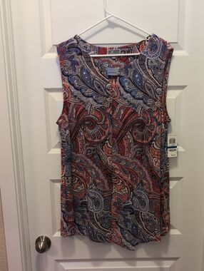 JM Collection Sleeveless Paisley Tank in Coral and Navy